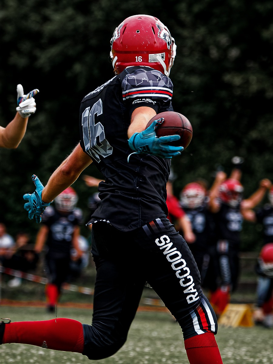 Deutscher American Footballspieler beim jubeln