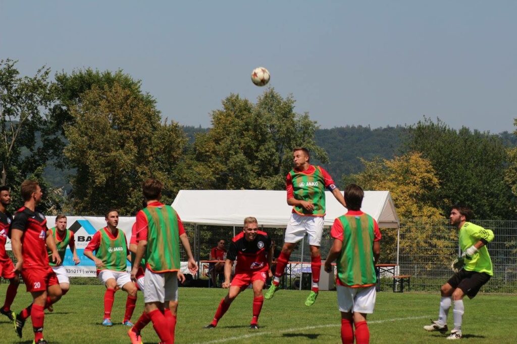 Eine Szene aus einem Fußballspiel